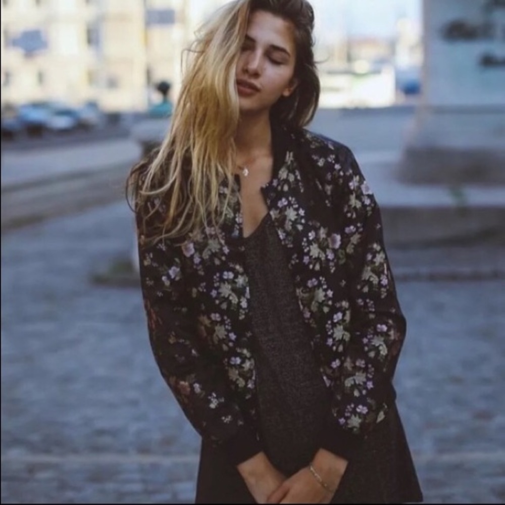Brandy Melville Dennis silky bomber